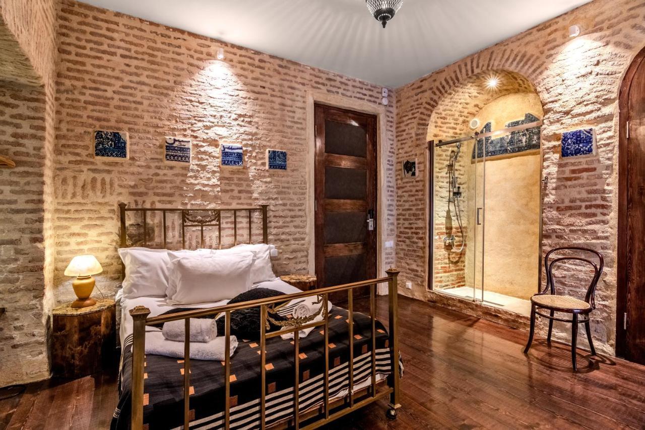 Otel Castle In Old Town
